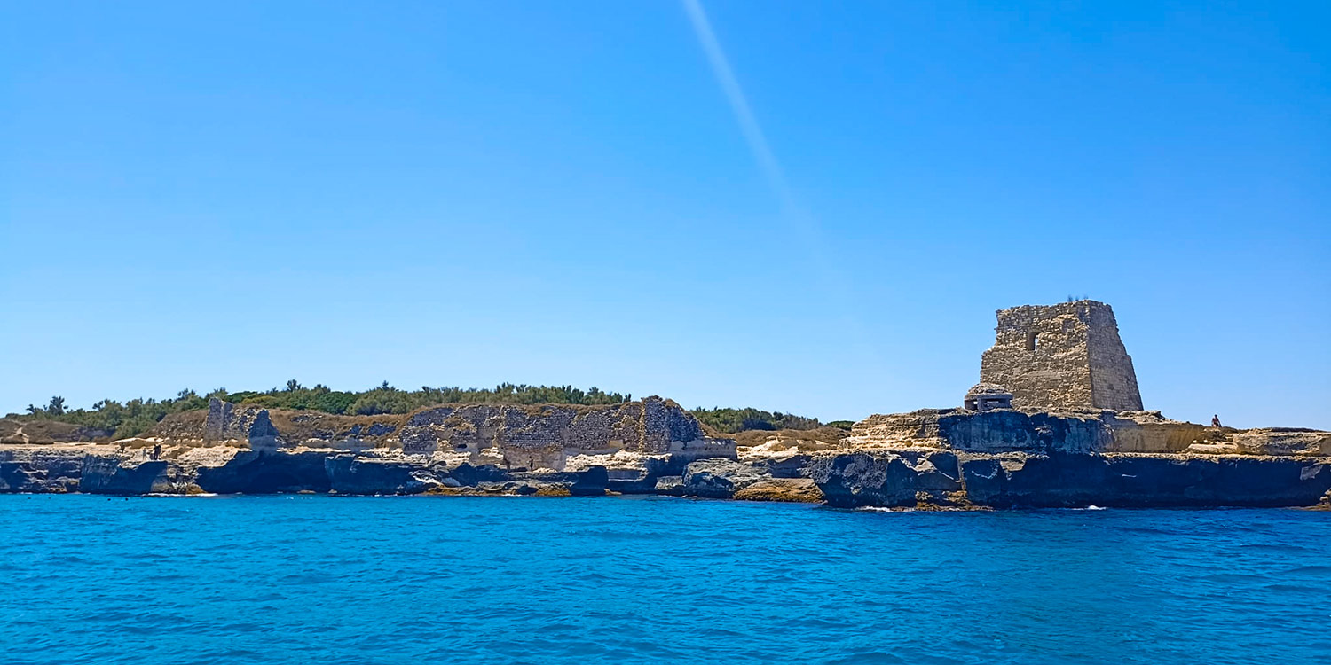 Roca Vecchia torre e mura della città antica