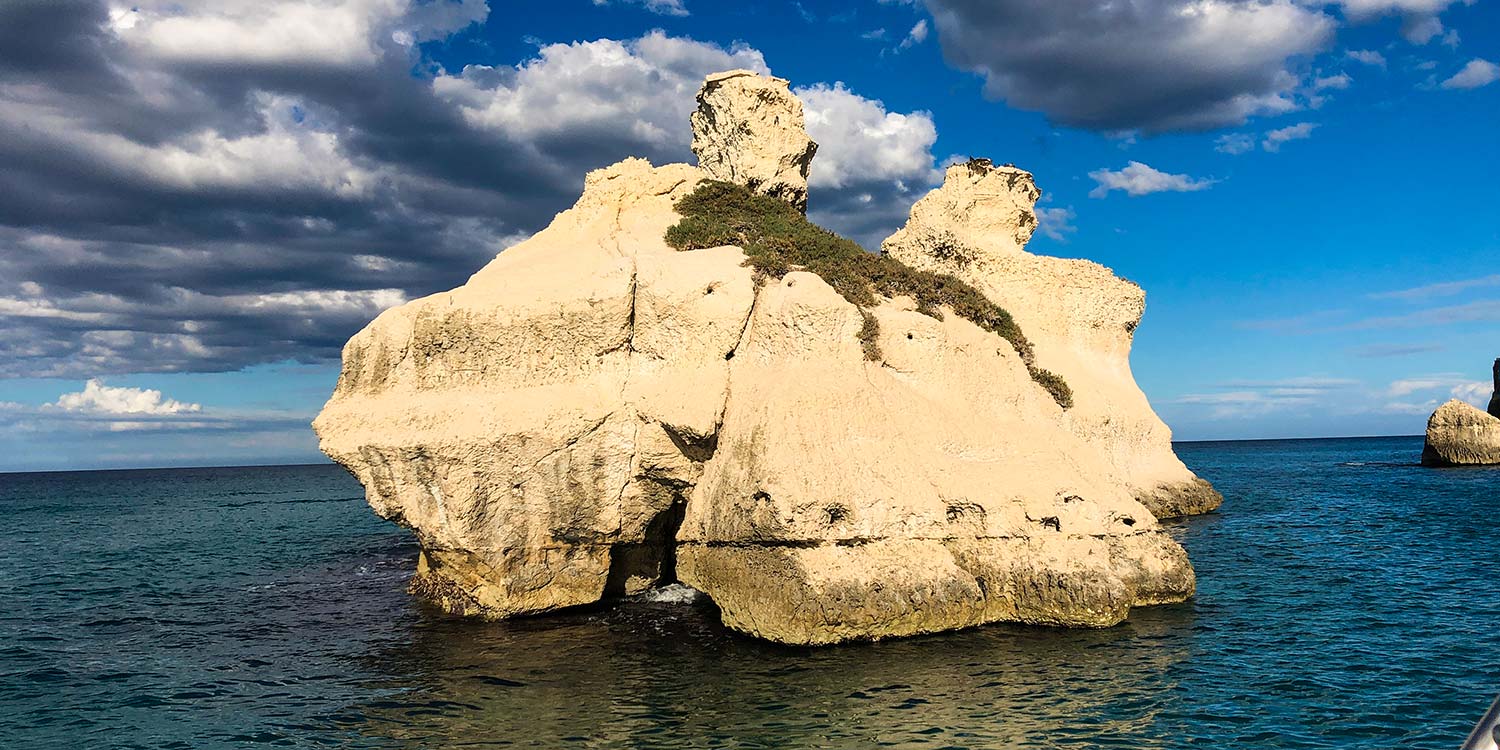 Faraglioni delle due sorelle Torre dell'Orso